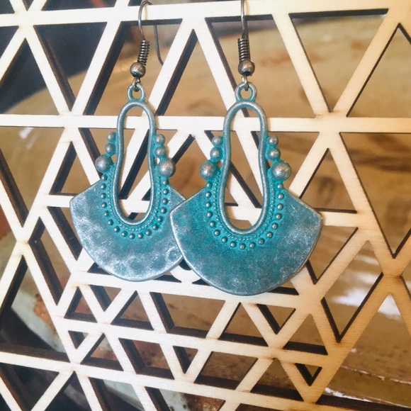 :: Exotic Bohemian Style Dangle Earrings - Picture 6 of 6